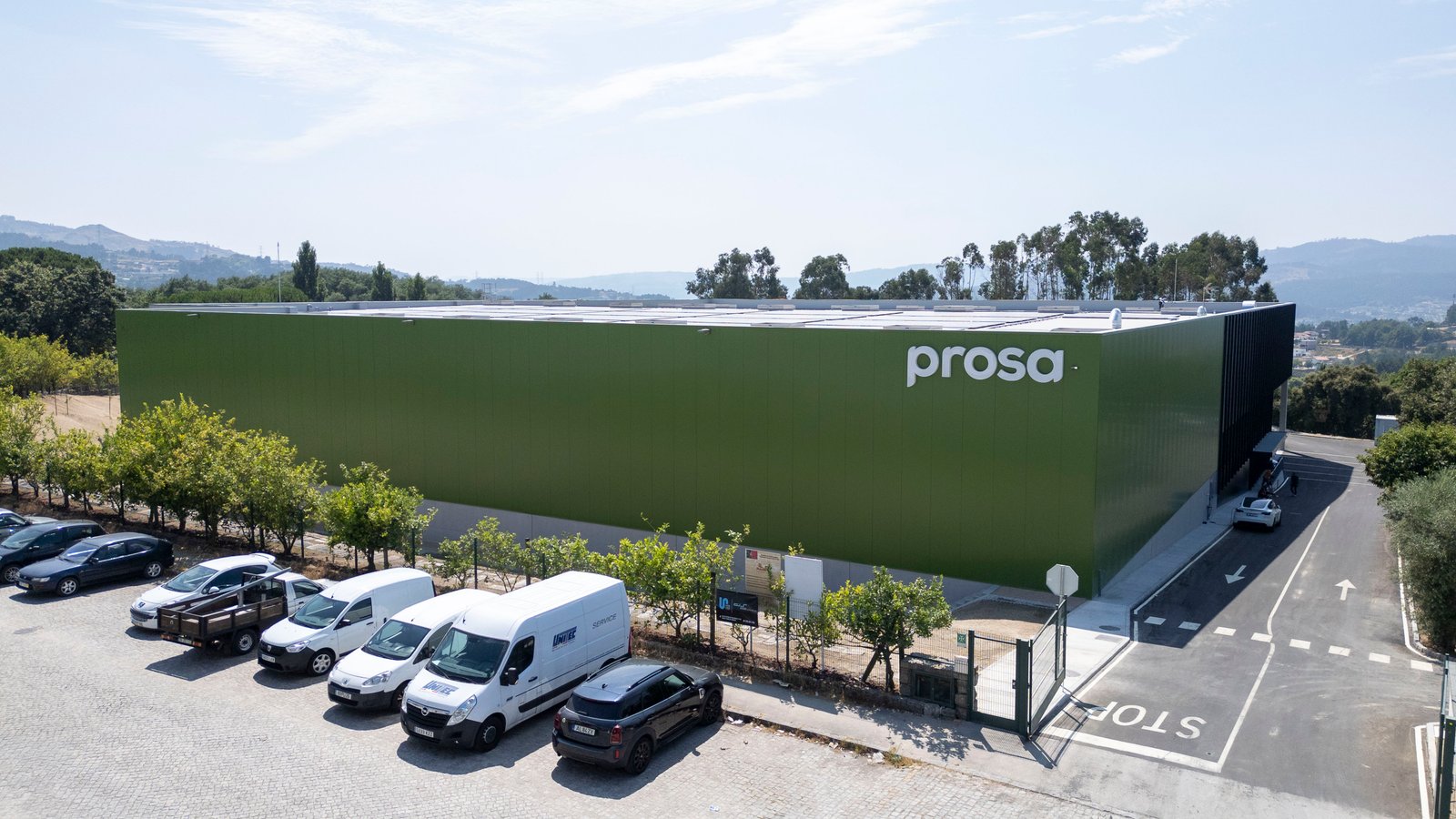 Fachada verde das instalações da PROSA em Marco de Canaveses